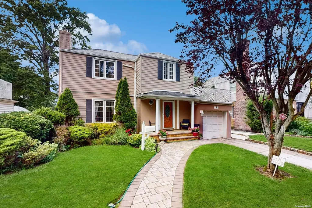 8 Ash Lane Valley Stream NY 11581