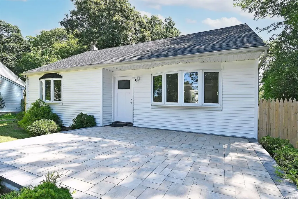 79 Johns Neck Road Shirley NY 11967