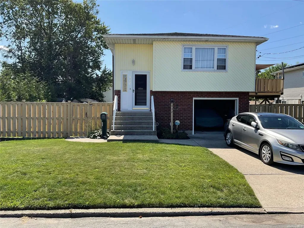 432 Heathcote Road Lindenhurst NY 11757