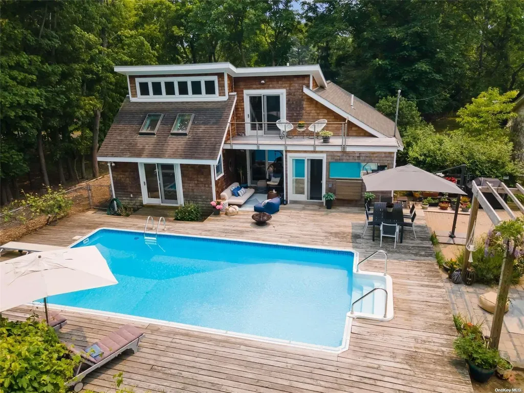 275 Maple Lane Mattituck NY 11952