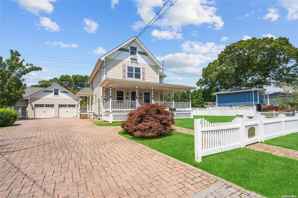 41 Robert Street Babylon NY 11702