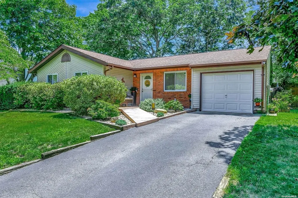 8 Elkin Drive Middle Island NY 11953