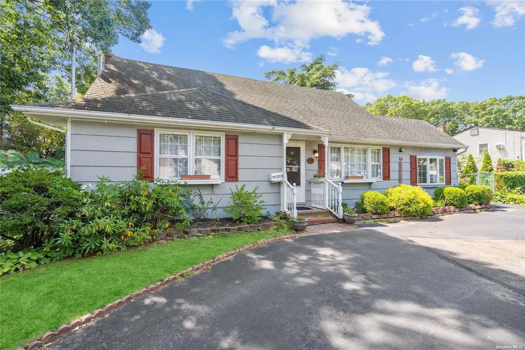 124 Brook Street Bay Shore NY 11706