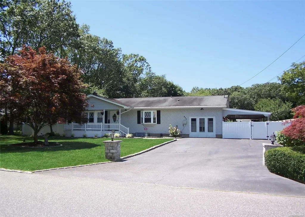 226 Maple Street Medford NY 11763
