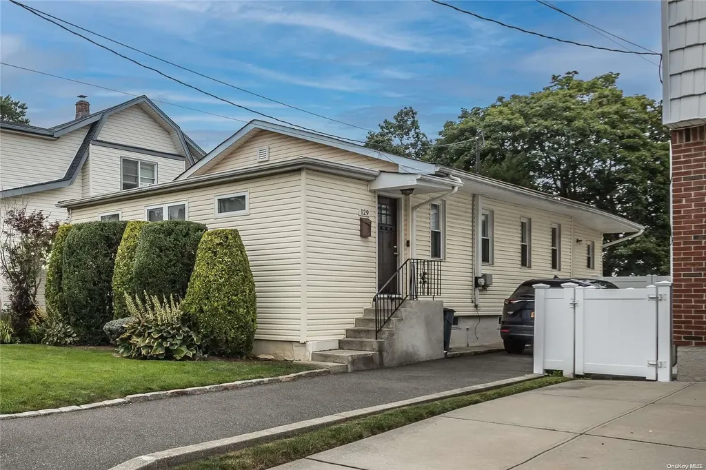 129 Lyon Place Lynbrook NY 11563