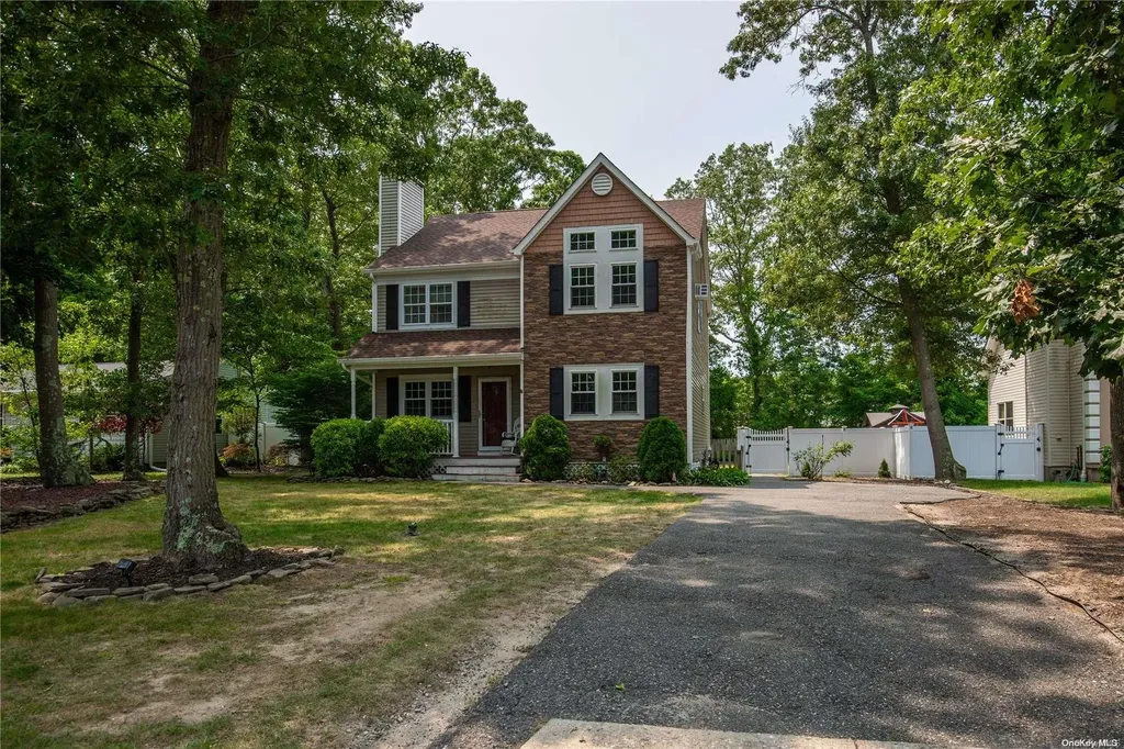 22 Hunter Avenue Miller Place NY 11764