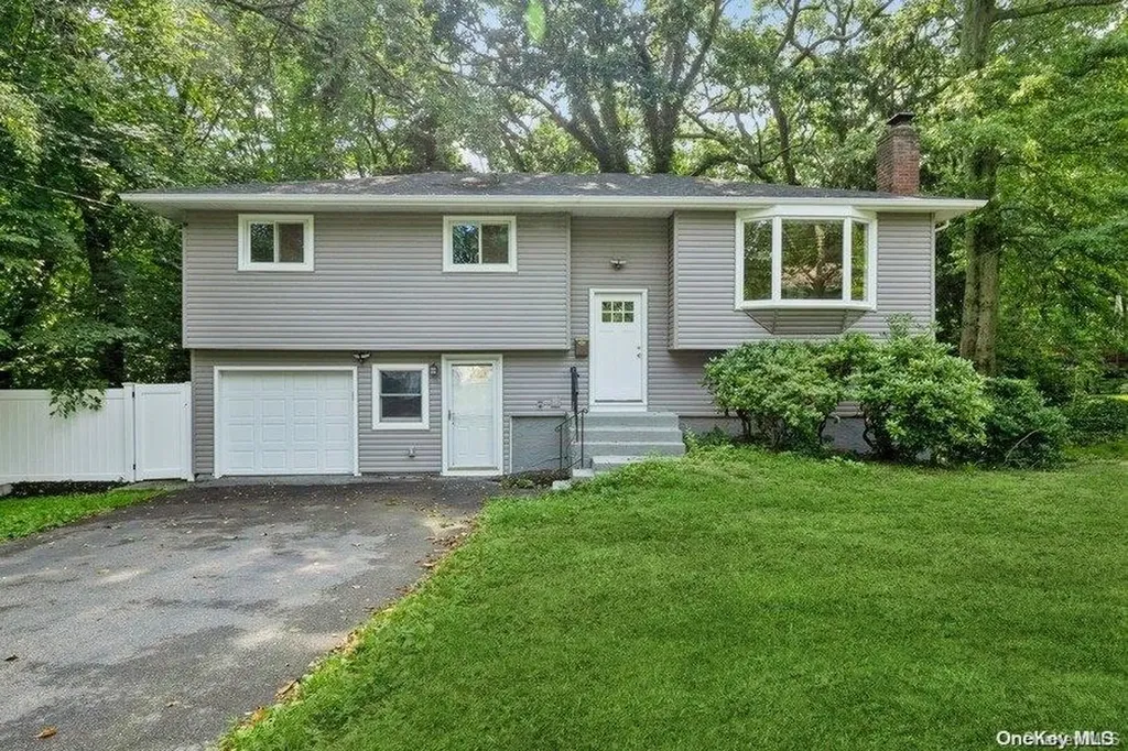 6 Regal Drive Huntington NY 11743