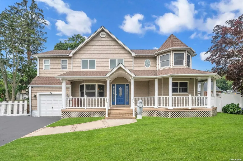 152 Suffolk Avenue West Babylon NY 11704