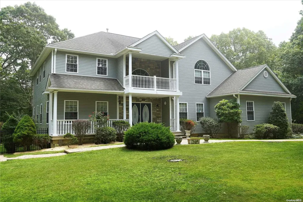 23 Moss Creek Lane East Patchogue NY 11772