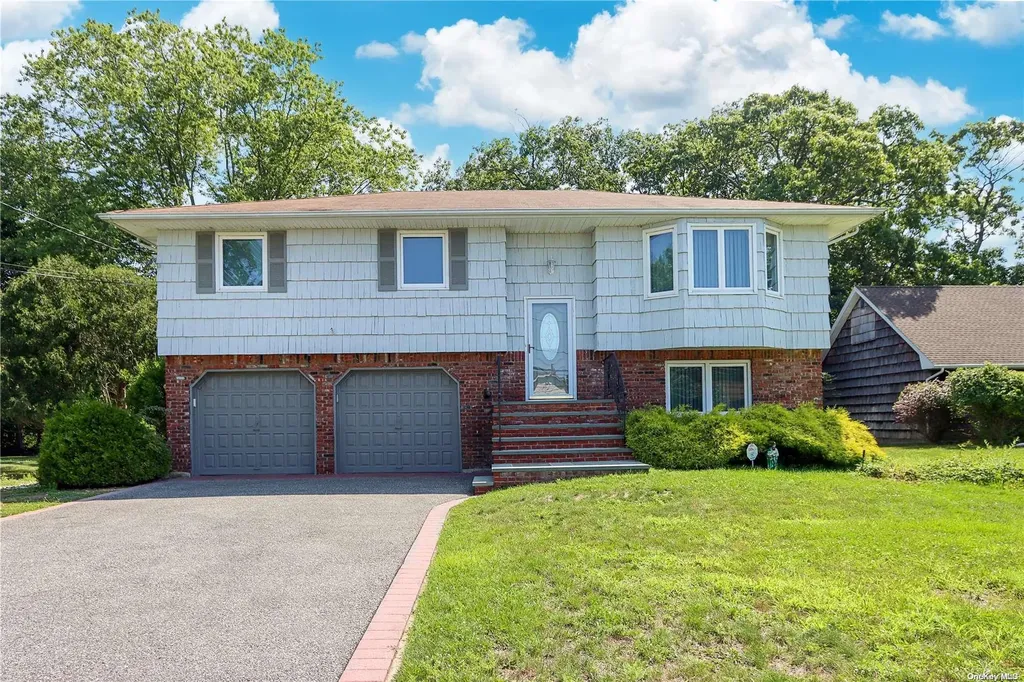 209 Connetquot Road Oakdale NY 11769