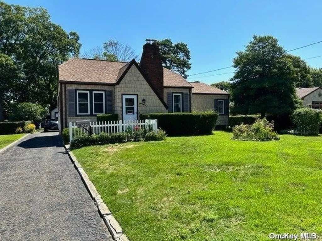 1381 Potter Boulevard Bay Shore NY 11706