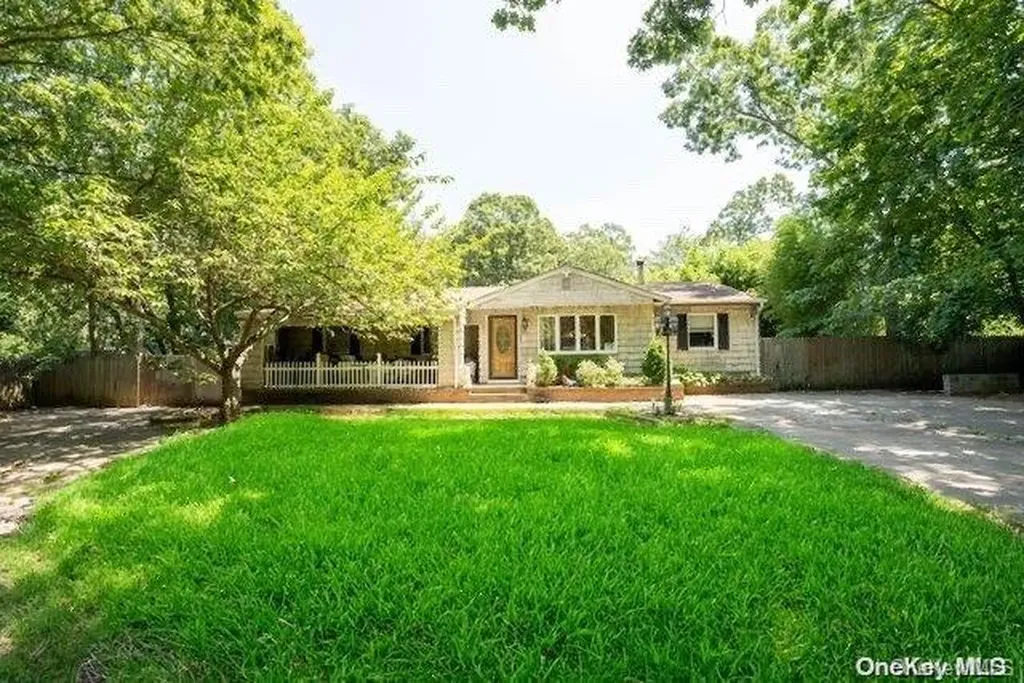 265 Grand Boulevard Brentwood NY 11717