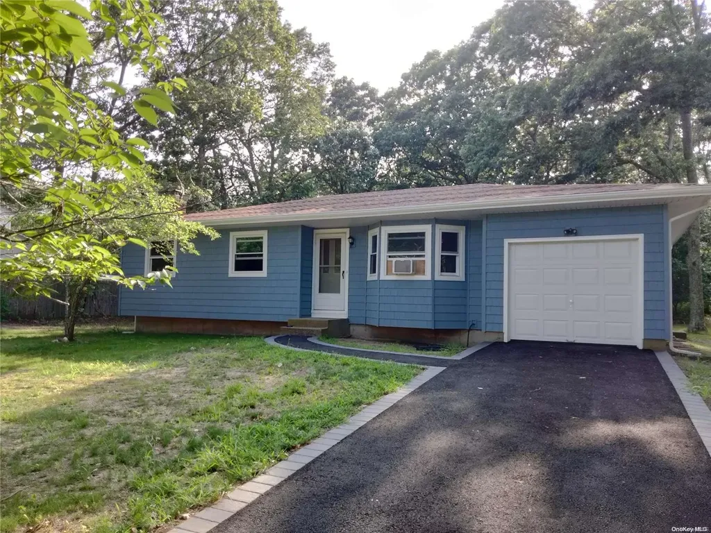 32 Ridge Road Shirley NY 11967