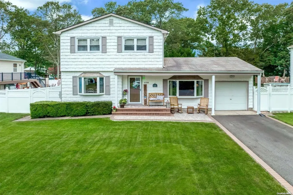 126 Cherry Lane Medford NY 11763