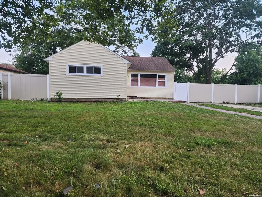 24 E Maple Street Central Islip NY 11722