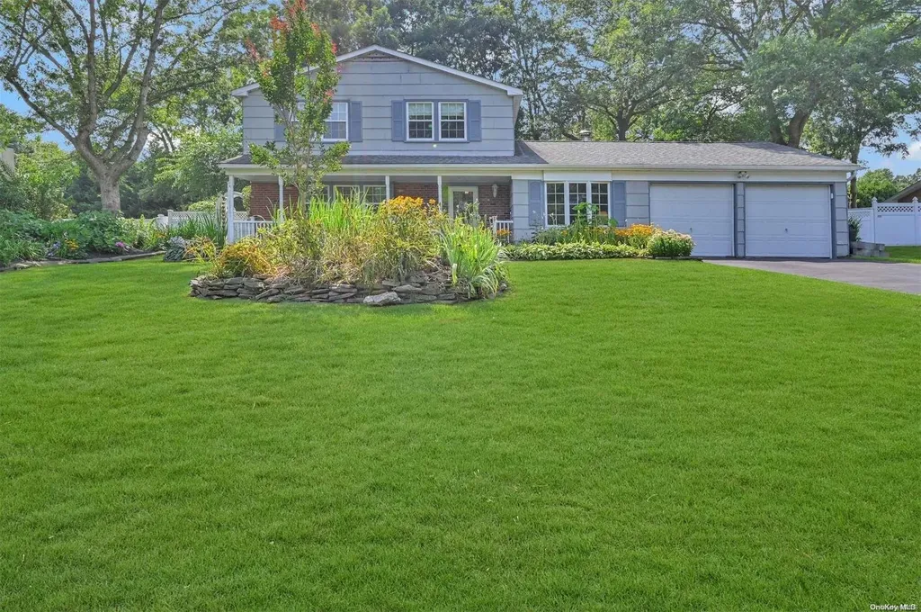 10 Wellsley Lane Coram NY 11727