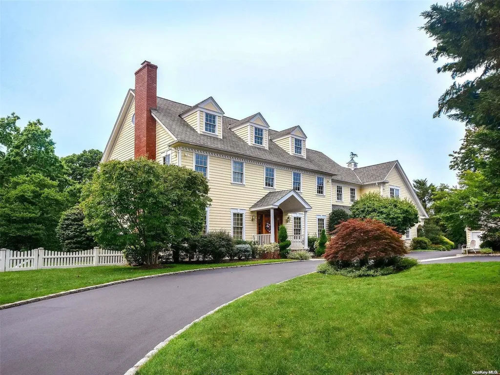 169 Colonial Parkway Manhasset NY 11030