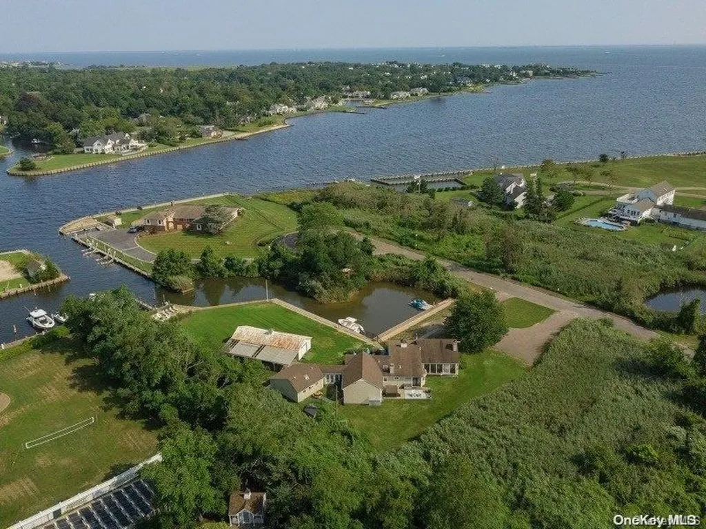 9 Post Lane Bay Shore NY 11706