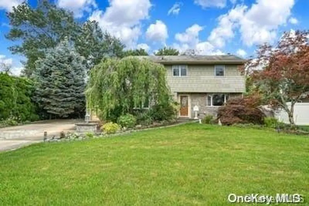 31 Bristol Lane Kings Park NY 11754