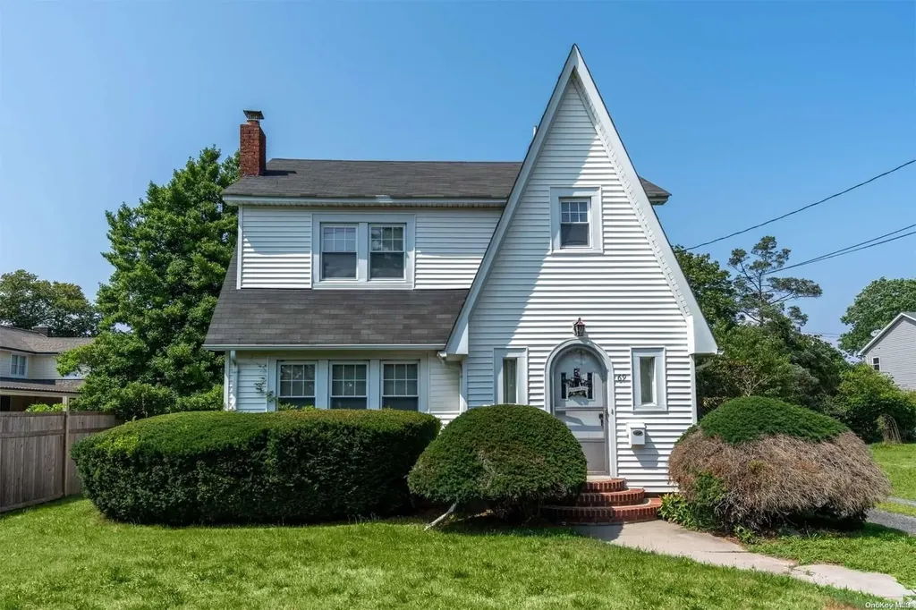 69 Sinn Street Patchogue NY 11772