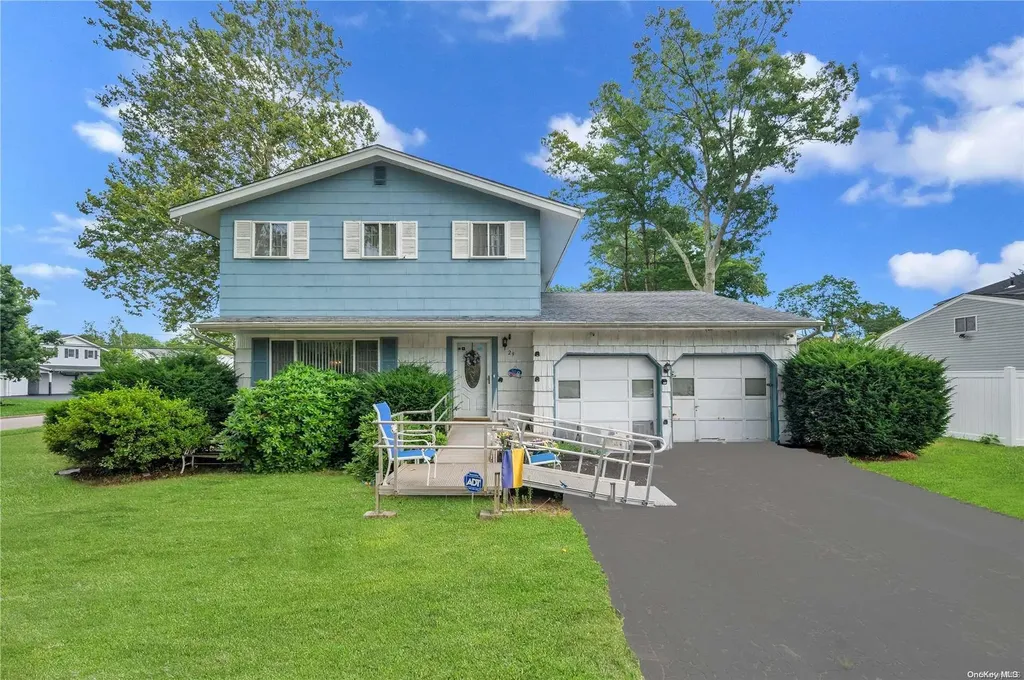 29 Sandra Drive Hauppauge NY 11788