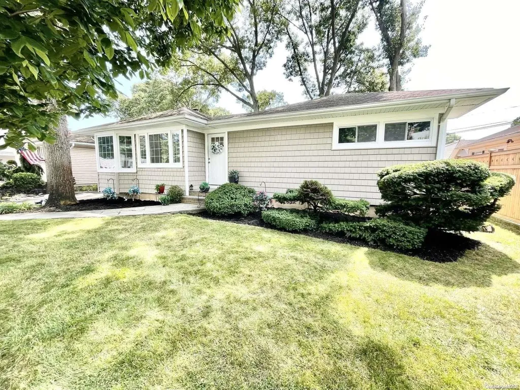 408 Spruce Lane East Meadow NY 11554