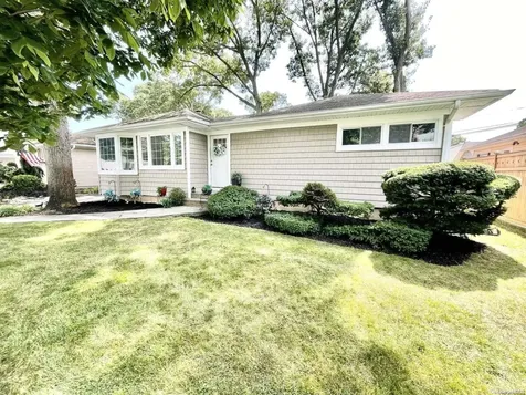 408 Spruce Lane East Meadow NY 11554