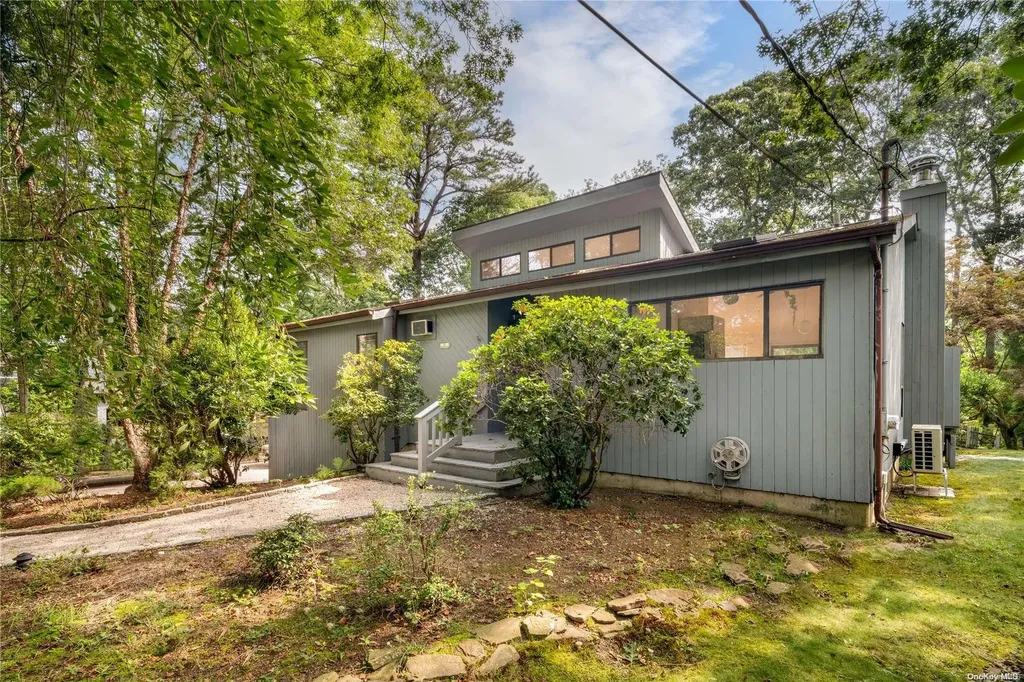 92 Squiretown Road Hampton Bays NY 11946