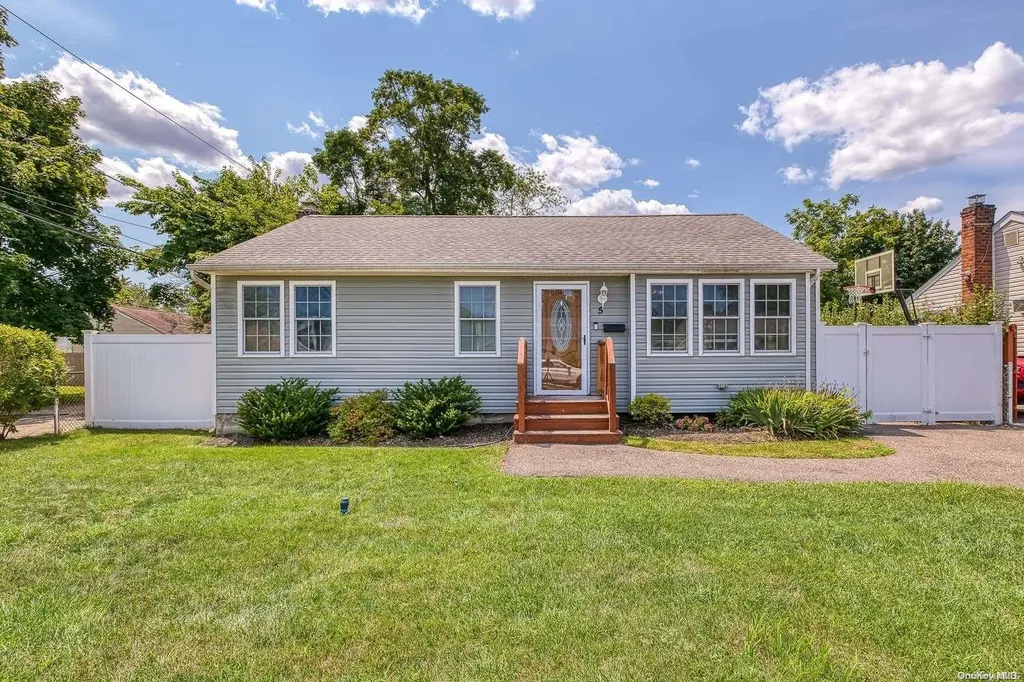 5 Silverpine Drive Amityville NY 11701