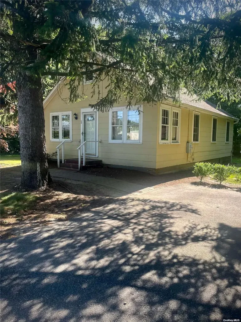 12 Eagle Road Rocky Point NY 11778