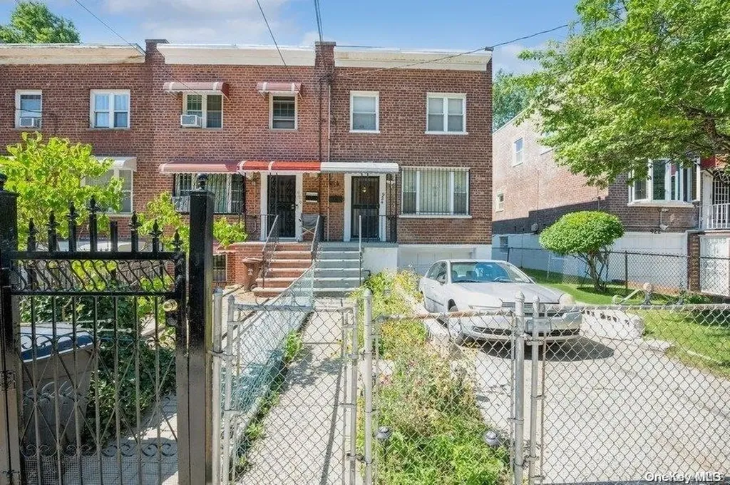 924 E 228th Street Bronx NY 10466