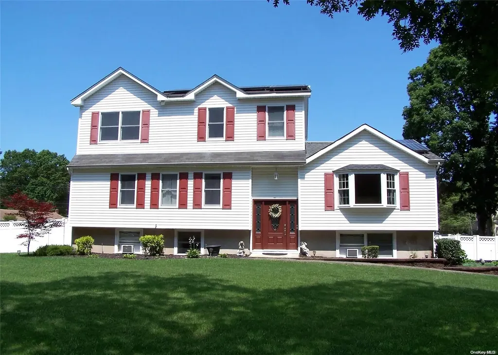 2 Carriage Lane Centereach NY 11720