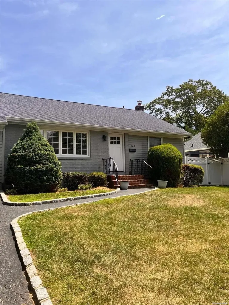 1829 Hannington Avenue Wantagh NY 11793