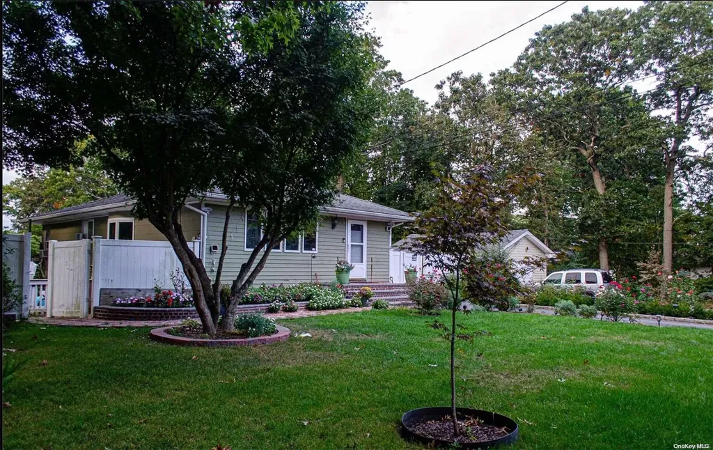 39 Patchogue Avenue Mastic NY 11950