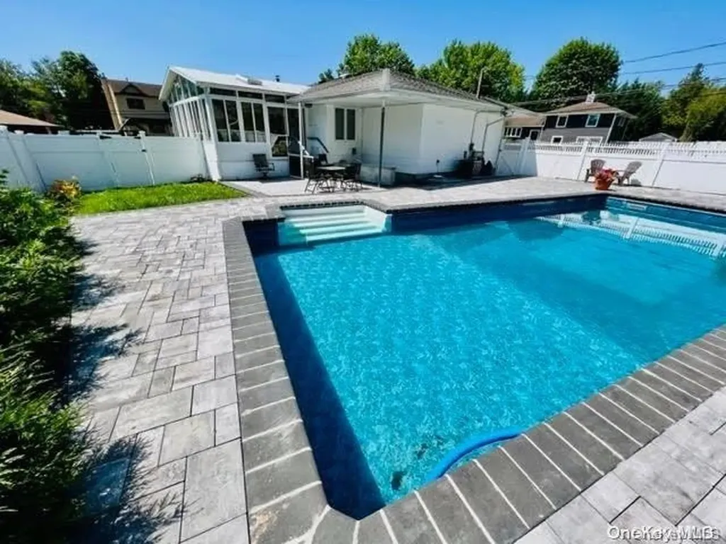 2 Janet Lane Commack NY 11725