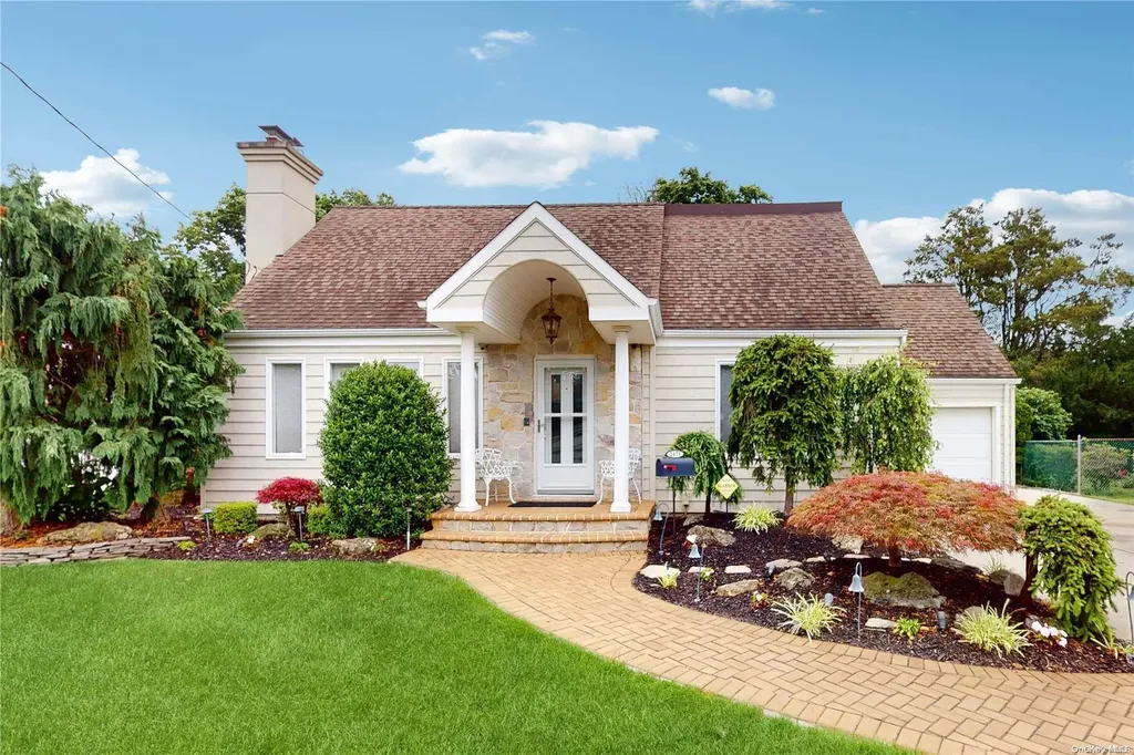 2471 Foxdale Avenue Oceanside NY 11572