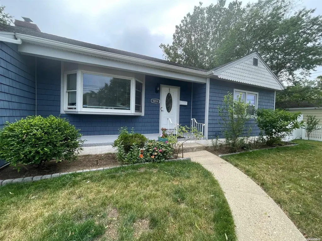 1016 Thomas Avenue Baldwin NY 11510
