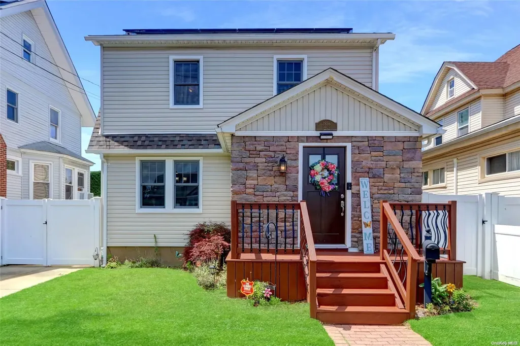 2856 Davis Street Oceanside NY 11572