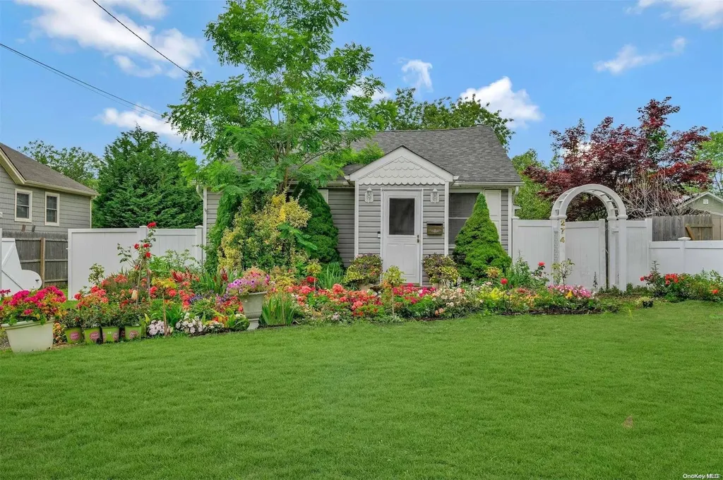274 Cedar Avenue Patchogue NY 11772