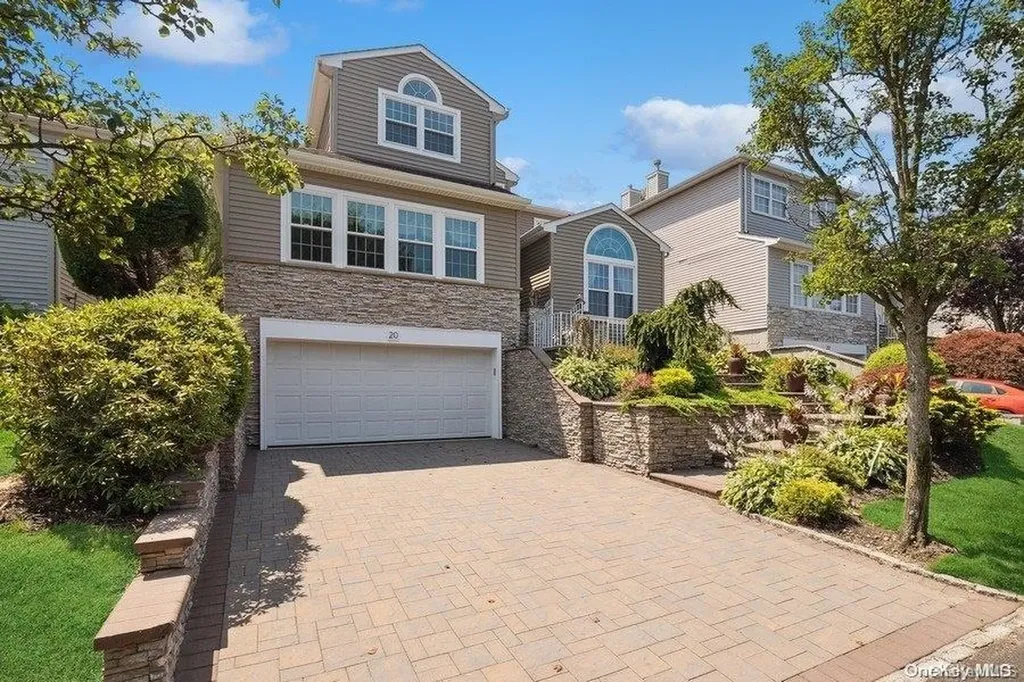 20 Hamlet Drive Hauppauge NY 11788