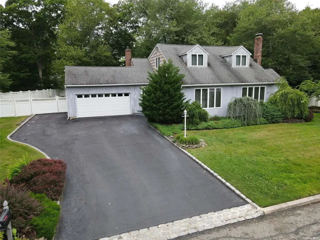 24 Cambridge Drive Smithtown NY 11787