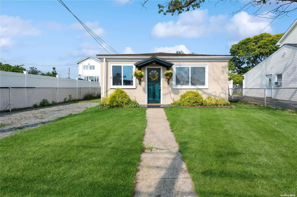 157 E Shore Road Lindenhurst NY 11757