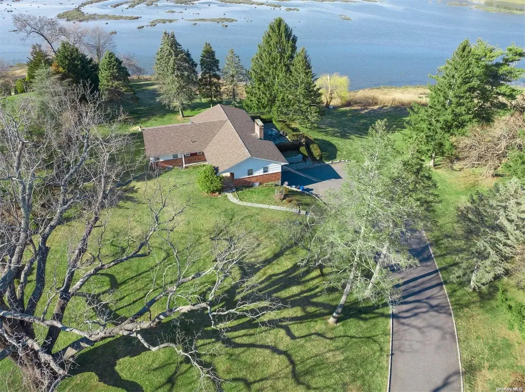 148 Oakside Drive Smithtown NY 11787
