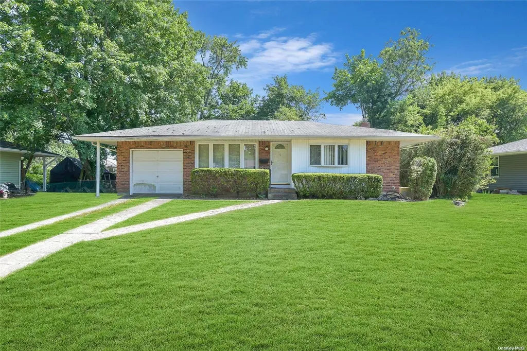 9 Clover Lane Saint James NY 11780