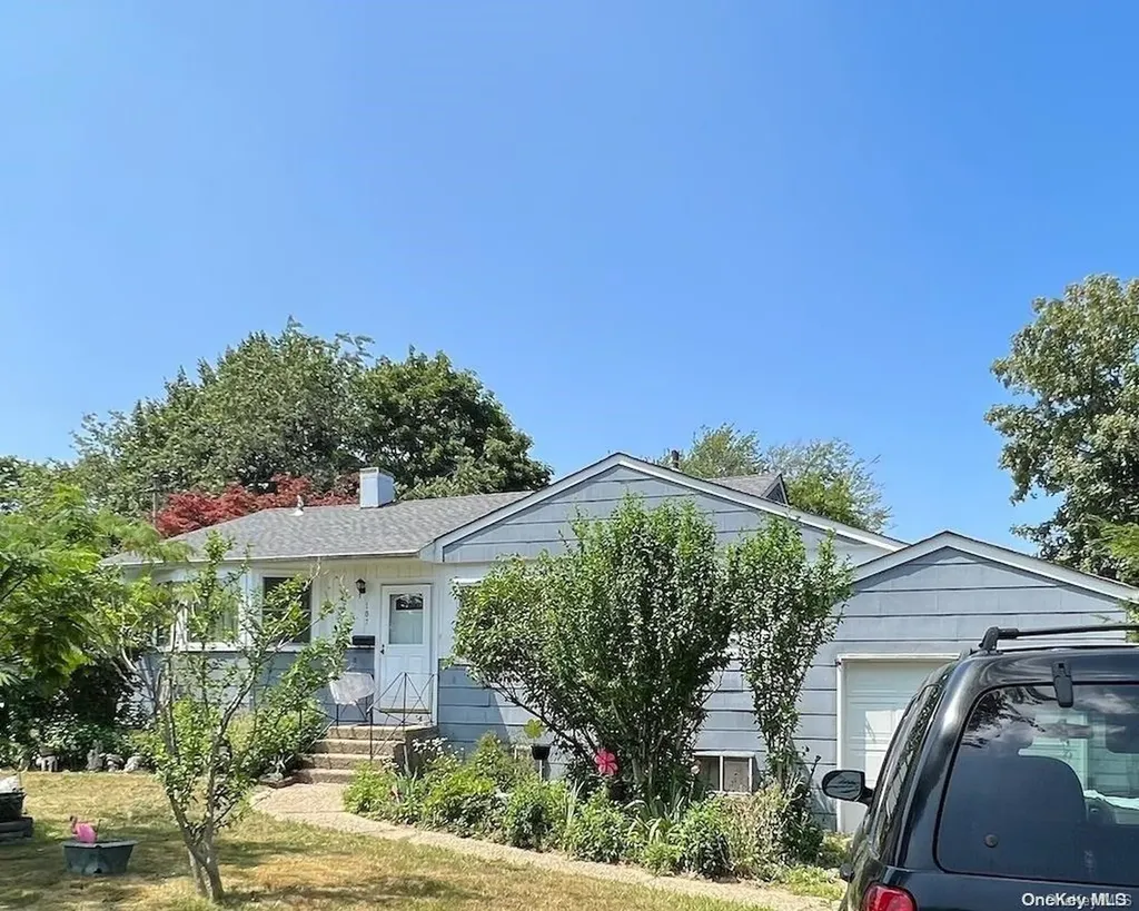 107 Juniper Street Central Islip NY 11722