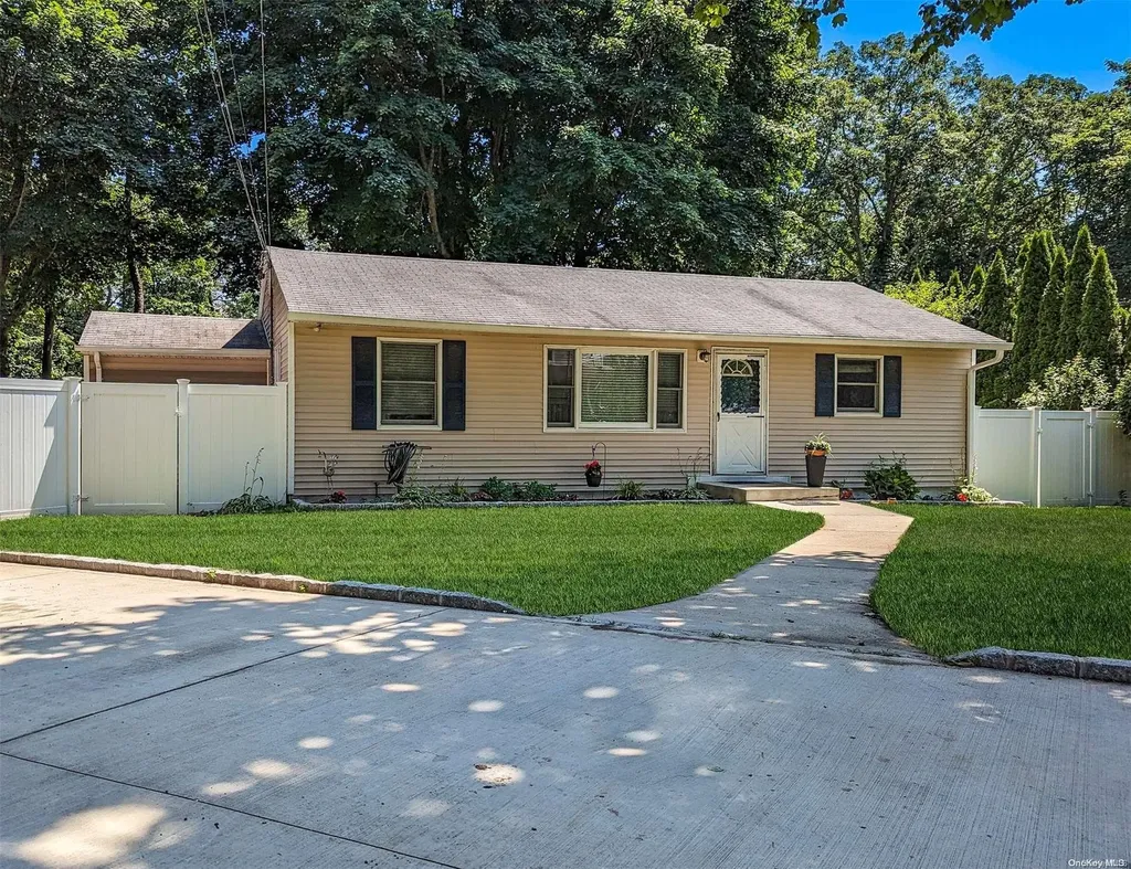 21 Wabil Road Miller Place NY 11764