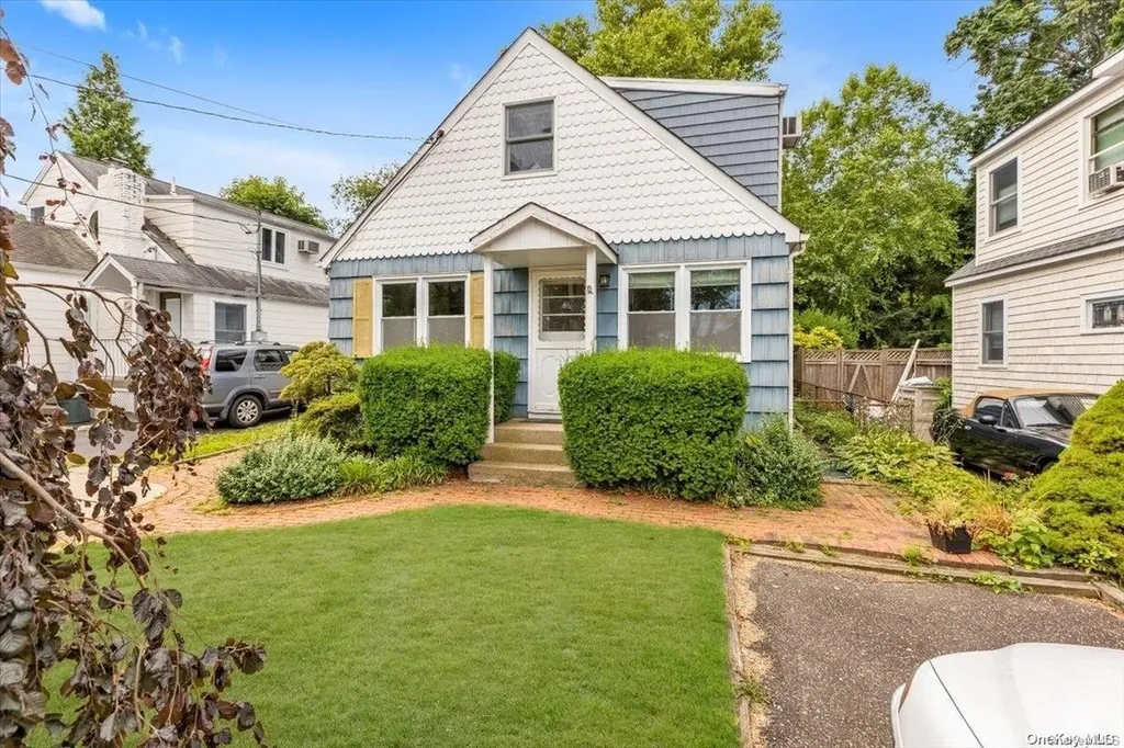 170 Taft Crescent Centerport NY 11721