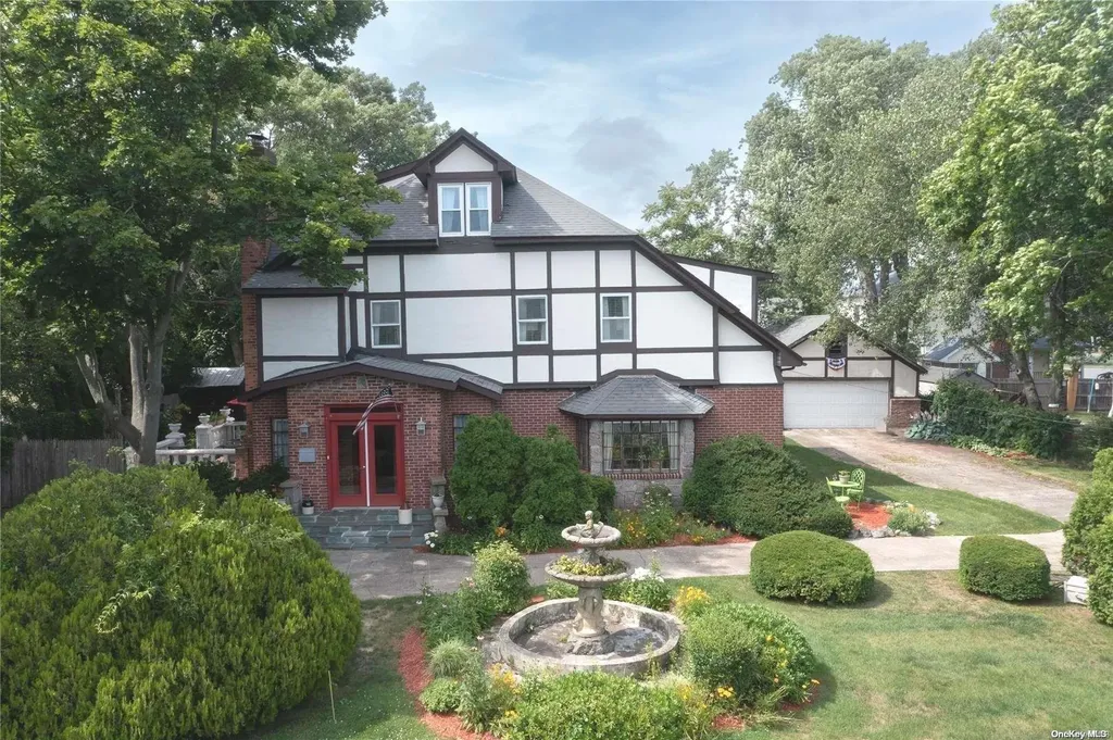 12 Gladstone Avenue West Islip NY 11795