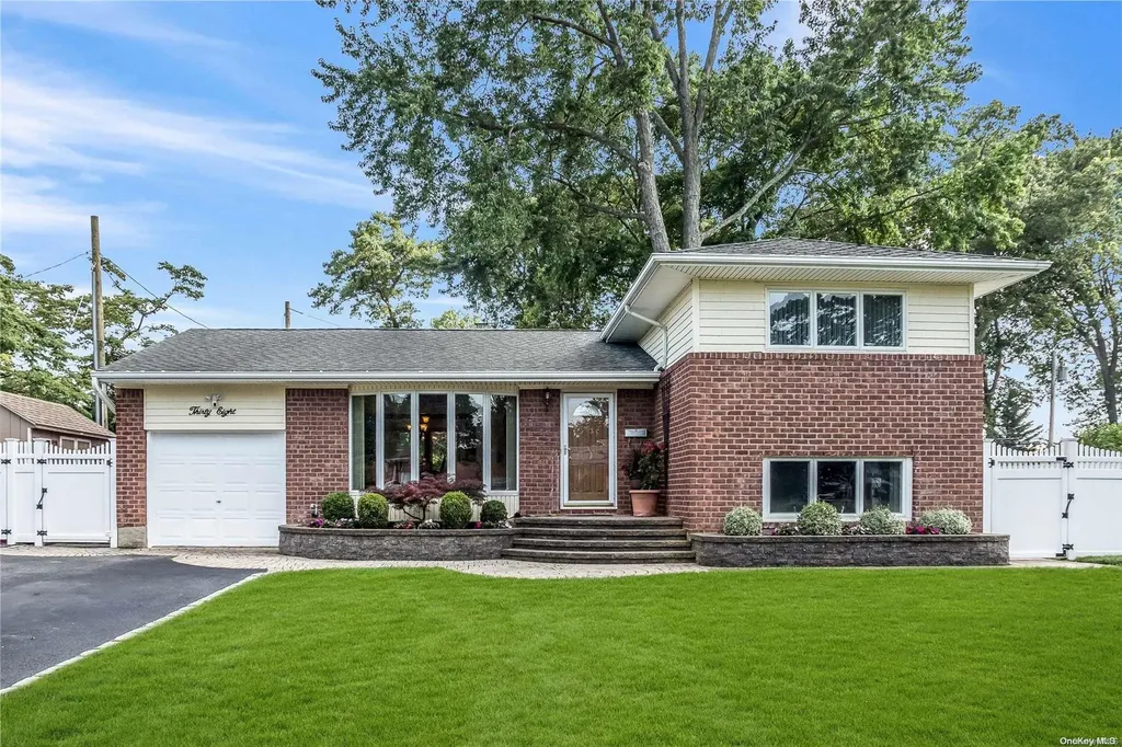38 Genesee Drive Commack NY 11725