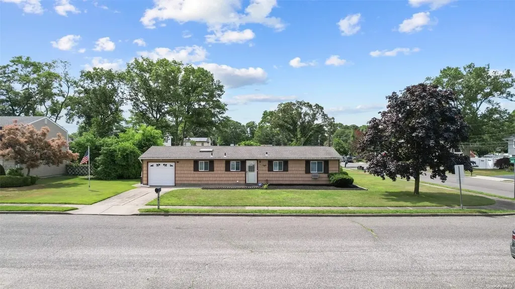 34 Windham Lane Ronkonkoma NY 11779